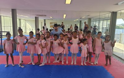 Alunas do Parque Radical recebem novos uniformes de Ballet