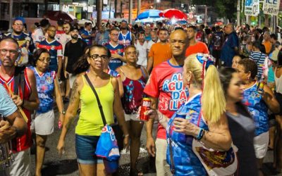 Já no clima do Carnaval, União da Ilha dá um show na Estrada do Galeão.